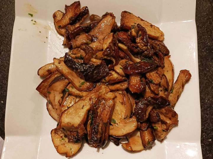 Plat de viande savoureux Thoux
