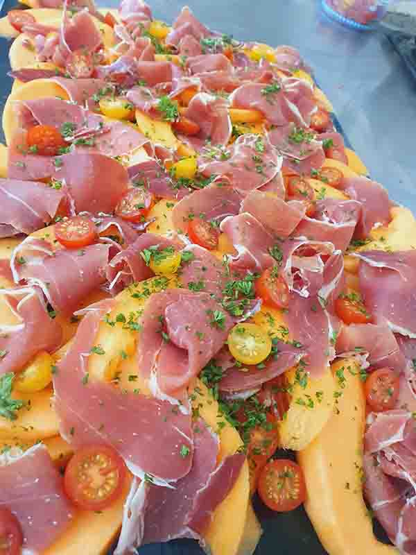 Charcuterie Restaurant vue sur le lac Montauban